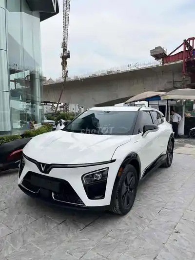 Vinfast VF7 Eco 2026 белый в наличии