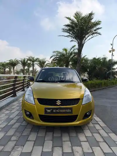 Suzuki Swift 2016 RS 90 000 км Жёлто-лимонный