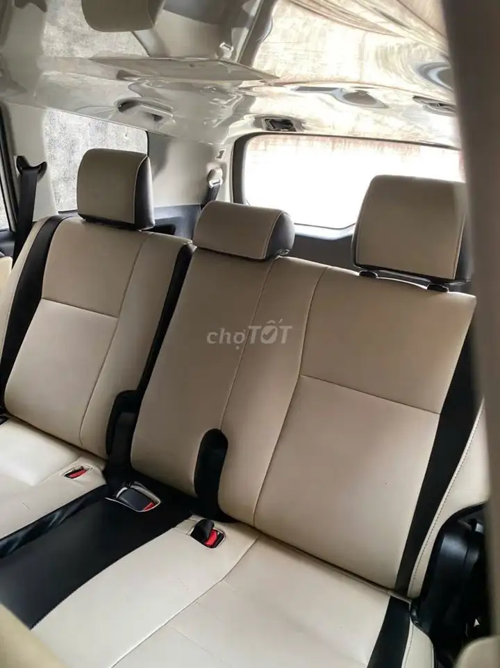 Toyota Innova 2019 МКПП белый 308261 км