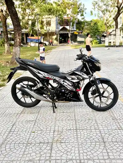 Suzuki Satria 2020, черный
