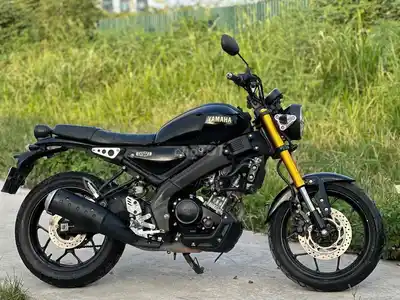 Yamaha XSR155 2025 7.000 км глянцевый черный