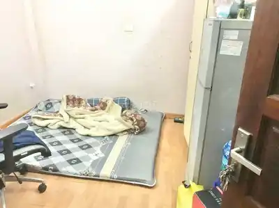 Комната Кхыонг Динь, с конд., водонагр., стир. маш., свободный график