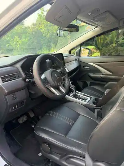 Mitsubishi Xpander Premium 2023 Белый 7 мест