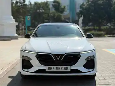 VinFast Lux A 2.0 Turbo 2022 Белый 35000 км