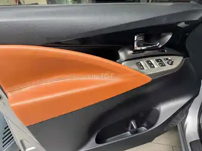 Toyota Innova G 2017 АКПП Серебристый