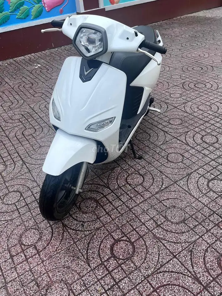 Электроскутер VinFast Vento Neo, белый, пробег 9000 км