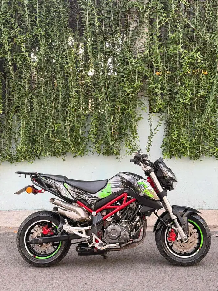 Benelli TNT 125cc, черный, зеленый