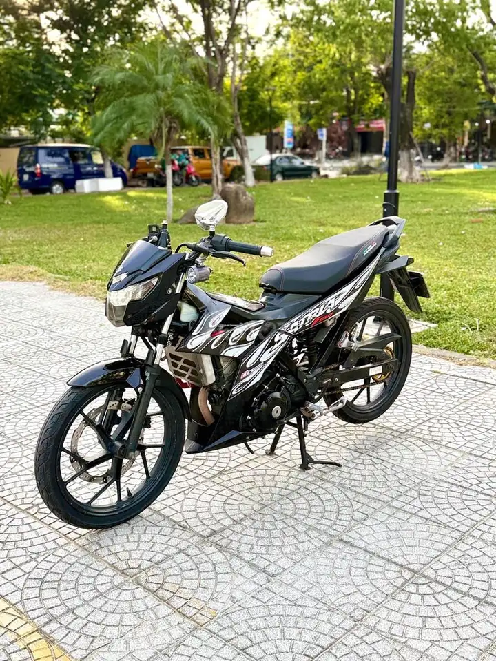 Suzuki Satria 2020, черный