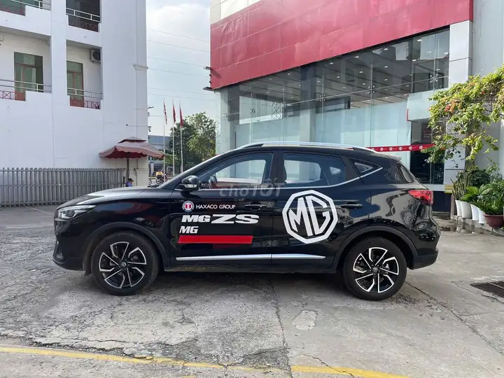 MG ZS Luxury 2025 черный 25 000 км