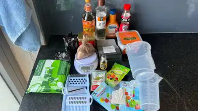 Мёд, кукурузный сироп, соусы, чай, какао, агар-агар, желатин, сахарные украшения, кофе, тёрка, мерные стаканы, ванилин