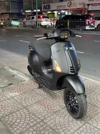 Piaggio Vespa Sprint 2023, 12 000 км, матовый черный