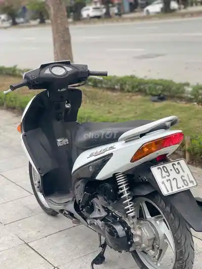 Мопед Honda Click белого цвета, как новый