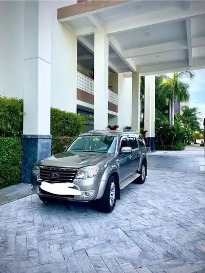 Ford Everest 2011 SUV Серый