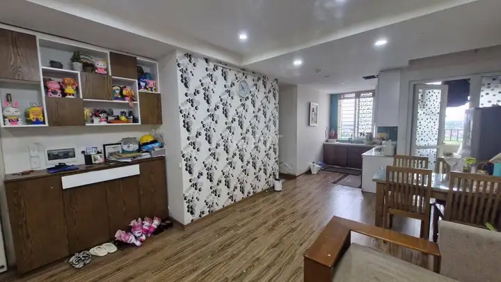 Квартира 80 Hoang Dao Thanh, 70 м², 2 спальни, хороший этаж, вид на озеро