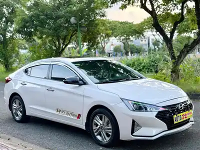 Hyundai Elantra 1.6AT 2021 белая