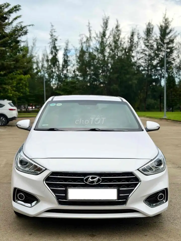 Hyundai Accent 1.4MT 2019 белый 80 000 км