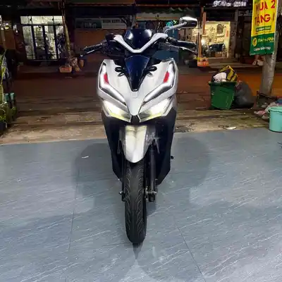 Honda Vario 125cc 2022, серебристый Porsche, 23000 км