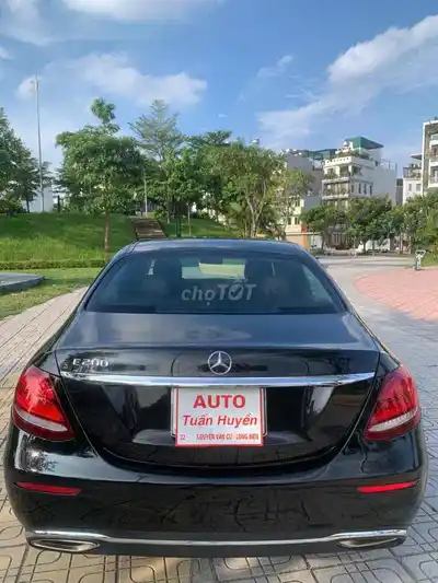 Mercedes Benz E200 2016 Черный 85000 миль в супер состоянии