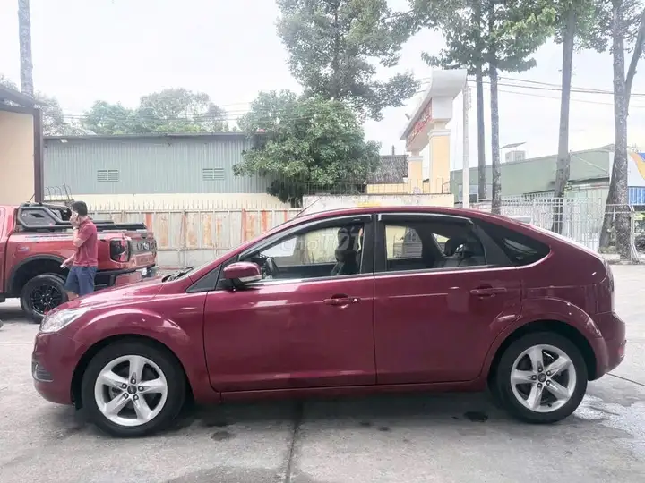 Ford Focus 1.8AT 2011, автомат, красный