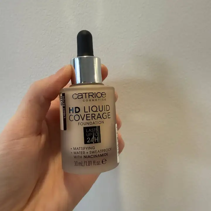 Catrice Cosmetics HD LIQUID COVERAGE MATTIFYING FOUNDATION 010 LIGHT BEIGE