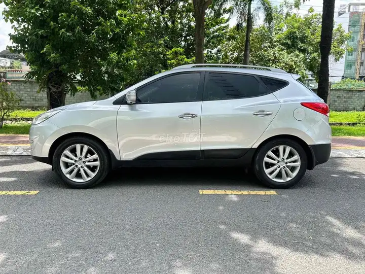 Hyundai Tucson 2012 автомат серебристый