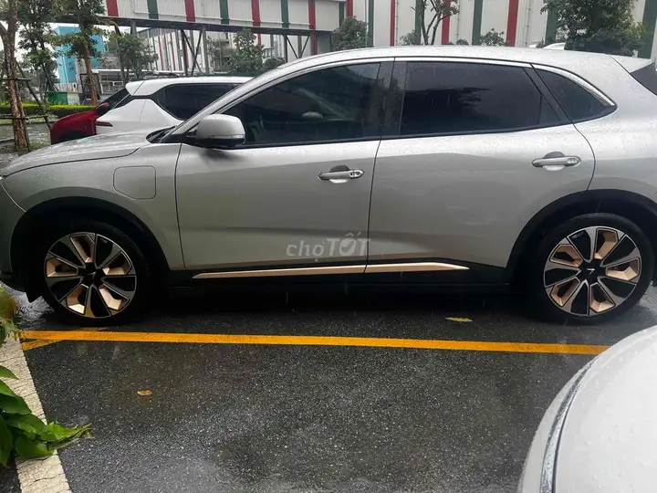 VinFast VF8 Plus 2022 Серебристый 10.000 км