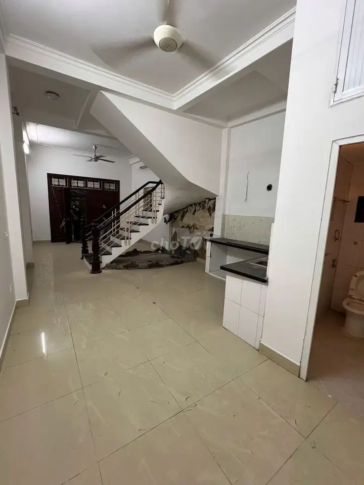 Nhà cho thuê 65m2 Xuân La, 4PN, 13tr