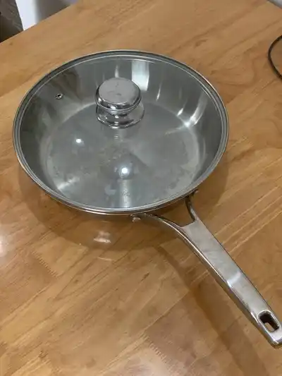 Сковородка, шлемы, рюкзак