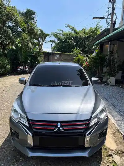 Mitsubishi Attrage 2023 CVT 130 тыс. км серебристо-серый