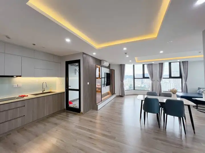 Квартира в центре, комплекс HUD, 90 м²