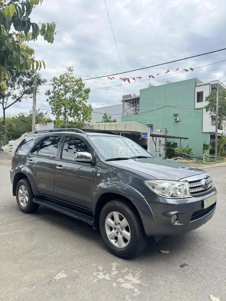 Toyota Fortuner 2.7V Серый Автомат