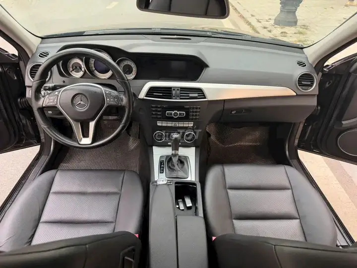 Mercedes-Benz C200 2012, черный