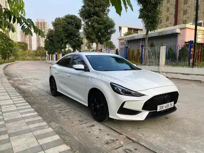 Белый седан MG MG5 2023 1.5 AT на 5 мест