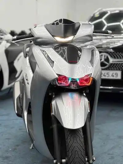 SH 350i 2025 цвет серебряный Porsche тюнинг Хошимин