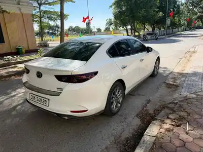 Mazda 3 Luxury 2023 Белая 75 000 км
