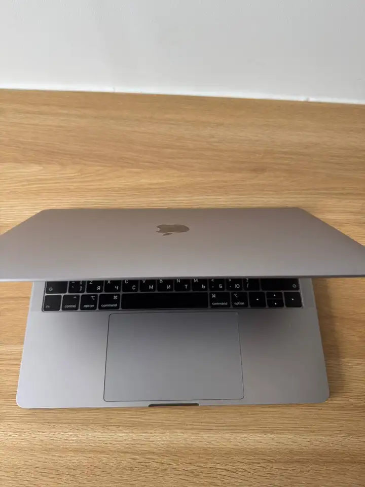 MacBook Pro 13” 2019 / i5 / 8GB / 128GB