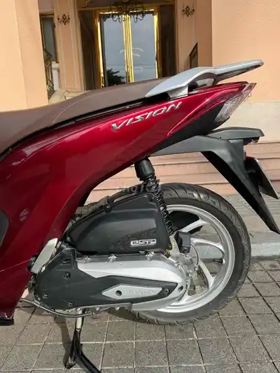 Хонда Вижн 2023 8000 км красная