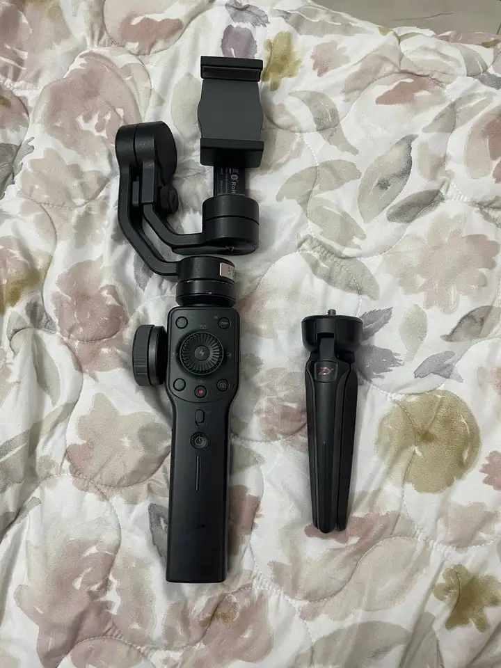 Стабилизатор Zhiyun Smooth и штатив