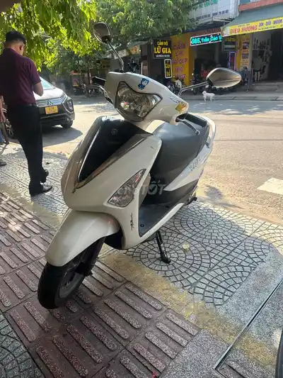 Белый скутер Acruzo Vietnam