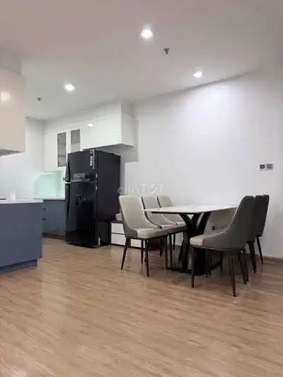 Аренда квартиры с 3 спальнями в Vinhomes Greenbay с видом на озеро