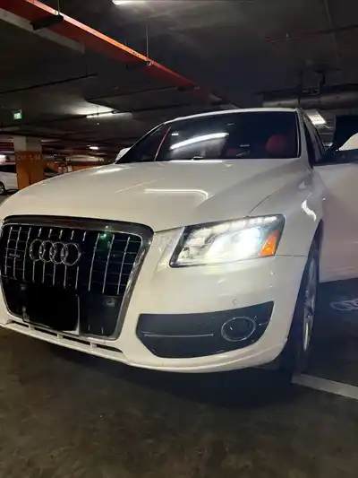 Ауди Q5 QUATTRO ПРЕМИУМП 2.0T модель 2010 года