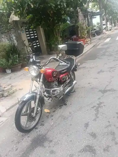 Honda Custom 125cc красного цвета