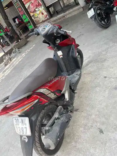 Yamaha Luvias красный скутер