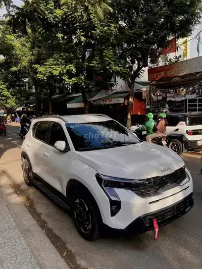 Kia Sonet Luxury 2024 белый