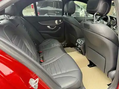 Мерседес-Бенц C300 2020 красный 50 000 км