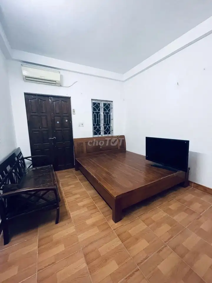 Дом на улице Тейшон, 30м² х 3 этажа, хорошее расположение, близко к улице
