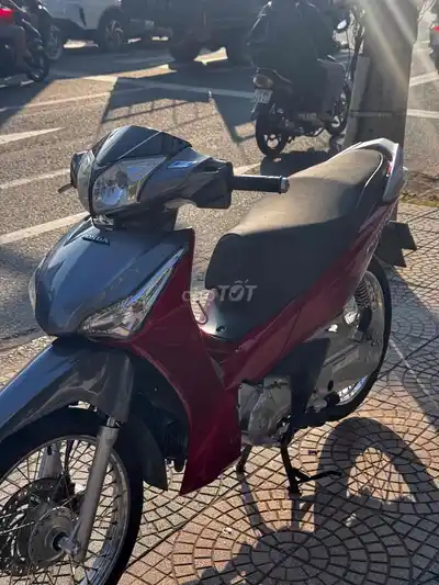 Хонда Фьючерс 125 Fi красный серый
