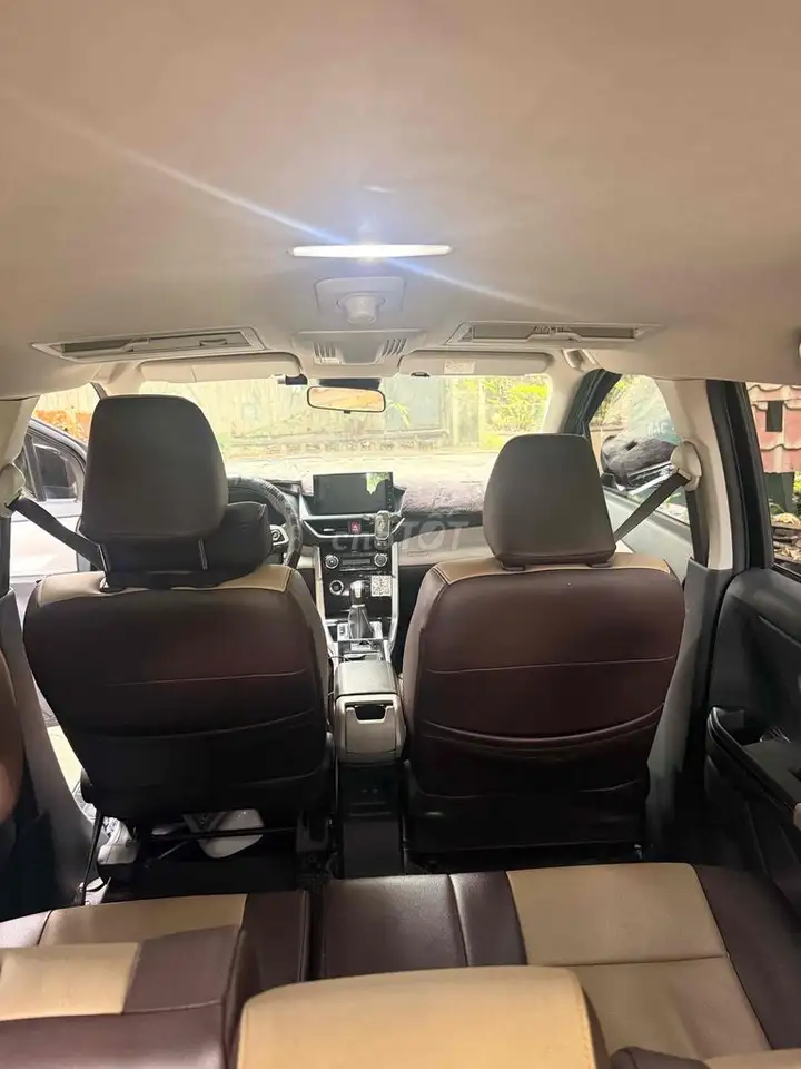 Toyota Veloz Top 2022 Индонезия чёрный 7 мест