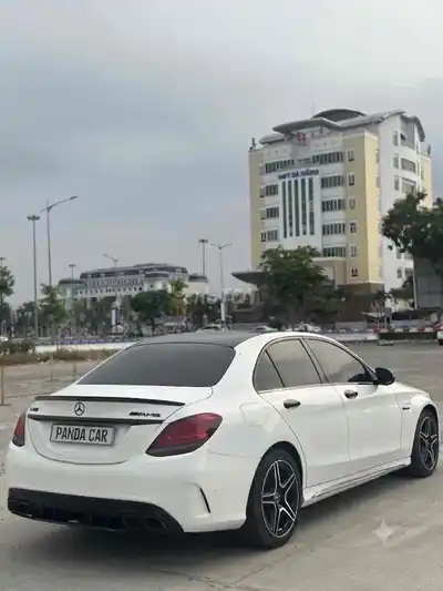 Mercedes C300 AMG 2020 белый