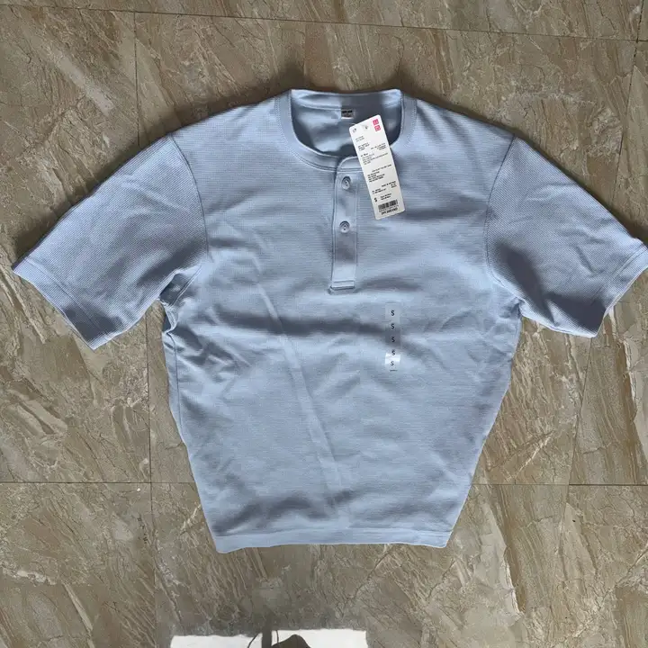 Вещи UNIQLO (футболка хенли, шорты карго, спортивные штаны)